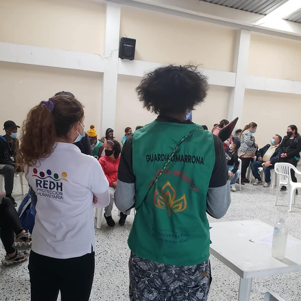 Integrantes de REDH conversan con participantes de una jornada con Afrocuidadores del Territorio en Bogotá